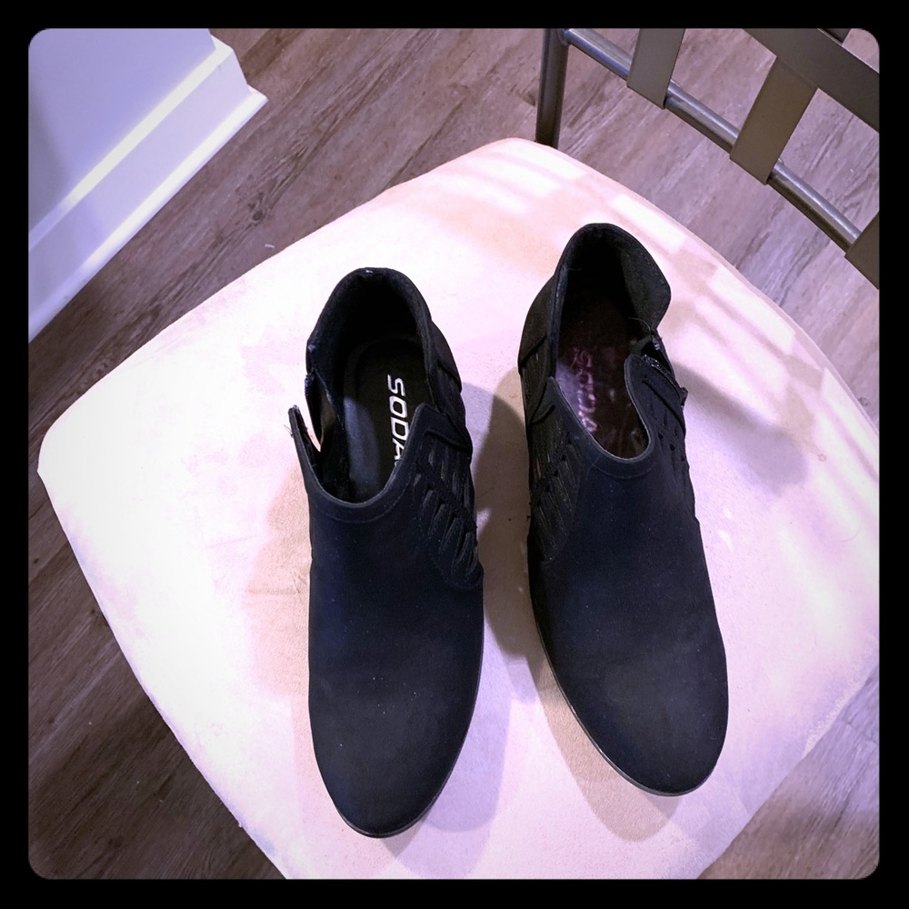 Ladies booties new never warn